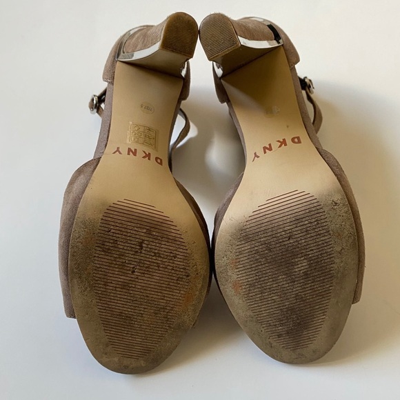 DKNY Colby T-Strap Heels Neutral Taupe Size 7 - Picture 11 of 11